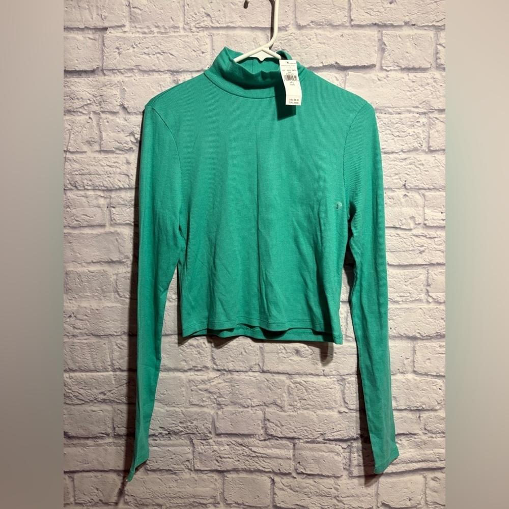 New American Eagle Top Medium and Large - Picture 2 of 12